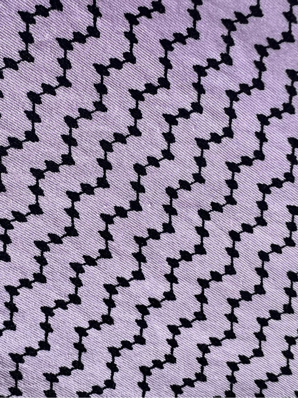 CHRISTOPHER & BANKS SHORT SLEEVE T SHIRT w/ROUND NECK LILAC/ BLACK DESIGN
XL - Picture 4 of 8